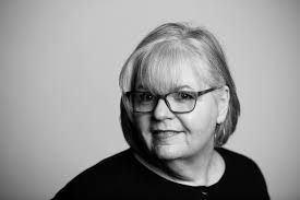 Lynn Squires's Instagram, Twitter & Facebook