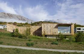 Check spelling or type a new query. Legeres Et Polyvalentes Les Facades Ajourees En Bois Habillent En Beaute Les Chalets Traditionnels Et Les Maisons Contemporaines