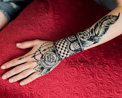 Pin By 𝓡𝓪𝔂 On Tattoos Minimalistic Henna Tattoo Kit Black Mehndi Designs Henna Tattoo Stencils