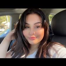 Hi! I'm Ivy James from Sacramento, California. I'll be majoring in  communications. I love shopping, concerts, and iced lattes. I can't wait to  make new friends.