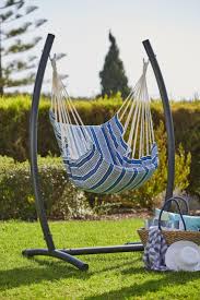 Mit einem hängesessel im garten ist eigentlich schon für alles gesorgt: Bequemer Hangesessel Mit Gestell Fur Den Garten Outdoor Decor Outdoor Decor