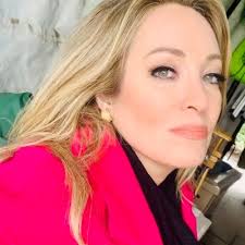 Sharron Bates (@sharronae)