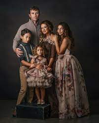 Fine Art Photographer Gallery Sessions By Best Photographer Studio Family Portraits Family Studio Photography Family Portrait Photography