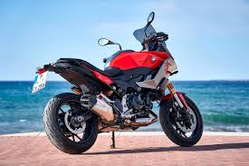 The f900 xr has unmistakably inherited the traits of its bigger, more aggressive sibling, the being smaller and—presumably—more affordable than the s1000 xr, the f900 xr offers only two riding. Bmw F 900 Xr Im Test Asphaltcowboy