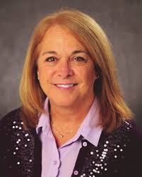 Stephanie Trott's Instagram, Twitter & Facebook