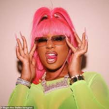 Freestyle videos interrupt timelines and are escorted by reams of tweets about anime, performance dates, and retweets from fans sharing their. Megan Thee Stallion Sports A Pink Wig And Neon Curve Hugging Dress For Dinner With Her Boyfriend Aktuelle Boulevard Nachrichten Und Fotogalerien Zu Stars Sternchen