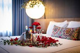 Let us help you celebrate valentine's with your sweetie at our hotels and restaurants. Valentine S Day In Chicago Best Things To Do 2021 Choose Chicago