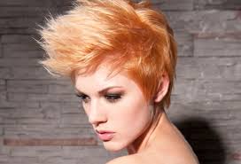 Se sei una donna moderna e ti piace il modello con taglio di capelli . Dieci Idee Glamour Per Dei Tagli Di Capelli Corti Moderni Cambiarestile It