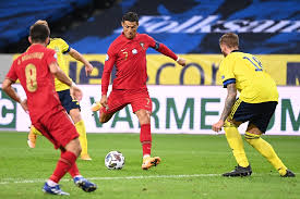 It offers spacious rooms and an exterior heated outdoor swimming pool. Cristiano Ronaldo Marca Seu 100Âº Gol Com A Selecao De Portugal Folha Pe