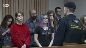 De simi stoht im pyjama.. Https Www Dw Com De Der Fettnapf A 3960520 2020 04 03t10 02 56 223z Weekly 0 5 Https Www Dw Com De Andrej Aus Wei C3 9frussland A 41054172 2020 03 12t09 22 19 343z Weekly 0 5 Https Www Dw Com De Qin Aus China A 41484789 2020 03