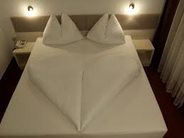 Herz Herz Herz In 2020 Bettwasche Falten Handtuch Falten Wasche Falten