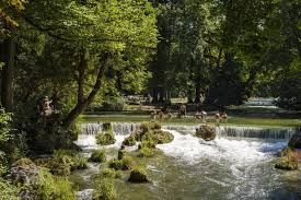 Der englische garten wird durch den isarring als teil des mittleren rings in einen südlichen teil und in einen nördlichen teil getrennt. 6 Nude Sunbathing Spots In Munich