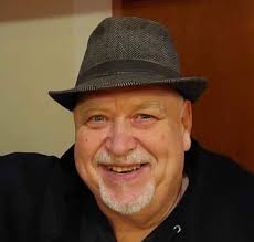 Nels Cline from Wilco talking about his Jerry Jones guitars, one being a  very unique one-off Baritone/12 String double neck with crazy "hippie  tribal" inlays. THIS is the stuff you come here