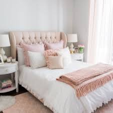 غرفة نوم بيضاء 113 صورة تصميم داخلي بألوان زاهية أمثلة باللون الأبيض مع لمسات مشرقة غرفة بيضاء خضراء وأزرق أبيض