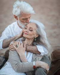 Nastoyashaya Lyubov Pozhilaya Para Iz Rossii Pokorila Polzovatelej Seti Novosti Ledi Mail Ru Couples Couples In Love Elderly Couples