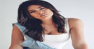 هاجر أحمد جاد ممثلة مصرية، بدأت مشوارها الفني في عام 2013، بمسلسل ألف سلامة. Ù‡Ø§Ø¬Ø± Ø§Ø­Ù…Ø¯ Ø¨Ø·Ù„Ø© Ø¶Ø±Ø¨Ø© Ù…Ø¹Ù„Ù… Ø®Ø³Ø±Øª Ù„Ù‚Ø¨ Ø£Ø¬Ù…Ù„ ÙˆØ¬Ù‡ ÙÙŠ Ø§Ù„Ø¹Ø§Ù„Ù… Ø¨Ø³Ø¨Ø¨ Ø§Ù„Ù…Ø§ÙŠÙˆÙ‡ Ø§Ù„Ø¨ÙƒÙŠÙ†ÙŠ ÙƒØ§ÙŠØ±Ùˆ Ø¨Ø±ÙŠØ³