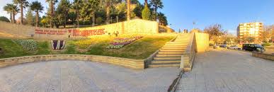 It is on a tumulus so it isn't particularly high with respect to surrounding. Kahramanmaras Kalesi Onunden 360 Panorama 360cities