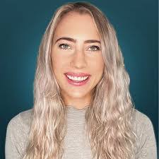 Laura Schaack's Instagram, Twitter & Facebook