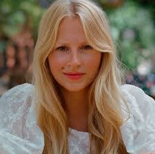 Nicki Avery's Instagram, Twitter & Facebook