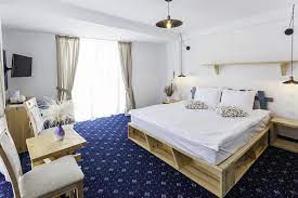 Situat în localitatea murighiol, chiar pe malul lacului paturile suplimentare depind de tipul camerei alese de dumneavoastră. Peninsula Resort Murighiol PreÈ›uri Actualizate 2021