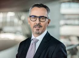 From left to right: Stefan Pscheidl, Managing Director UP Energiewerke  GmbH, Robert Heider, Managing Director UP Energiewerke GmbH, Christoph  Schröder, Plant Manager BMW Group Plant Dingolfing, Albert Zettl, President  of Bayernwerk AG,