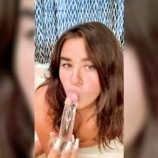 Free Bubblebratz sharing schlong in trio sex scene HD