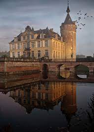 Axel vervoordt's castle is his home, each room a gallery of exhibits. Vision Axel Vervoordt