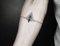Prix tatouage prenom avant bras des idées tatouages. Tatouage Geometrique Avant Bras Tatouage Homme Idee Tattoos Geometric Tattoo Cool Small Tattoos