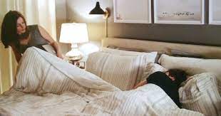In the movie, the intern, jules (the founder of the company for which ben interns) lives in this brownstone home located in brooklyn. Posts About Mommy Moment On Je Adore Nancy Meyers Bedroom Bedroom Bedroom Decor