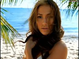 Jennifer Lopez On Love Don T Cost A Thing Music Video Jennifer Lopez Love Jennifer Lopez Jlo