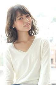 デコルテをセクシーに魅せる ヘアカタログ 簡単アレンジlesson ショートボブのヘア ヘアスタイリング ショートのヘアスタイル