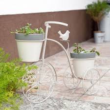 So Setzen Sie Ihre Schonsten Pflanzen Richtig In Szene Dieses Entzuckende Pflanzfahrrad Ist Wahrlich Ein Charmanter Blickfang Pflanzen Pflanzkorb Dekoration