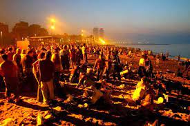 San juan es el santo festejado por la iglesia el 24 de junio día de su nacimiento (es el único santo del que se celebra su nacimiento). Noche De Sant Joan Barcelona Fuster Apartments