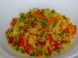 Questa ricetta estiva è un pasto completo da servire in tavola e molto versate il cous cous nell'acqua bollente che avete messo a scaldare precedentemente (19), poi. Tengofame Cous Cous Con Verdure E Zafferano