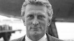 He began using the name kirk douglas while acting during the college break and made his first broadway appearance under his new name in a small part in a. Hollywood Legende Kirk Douglas Ist Tot Kultur Dw 05 02 2020