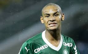 Manchester City atravessa os rivais e aceita pagar R$ 240 milhões ao Palmeiras por Eduardo Conceição