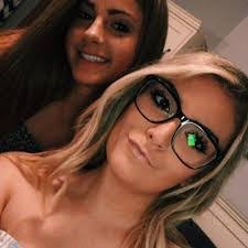 Nicole Albright's Instagram, Twitter & Facebook