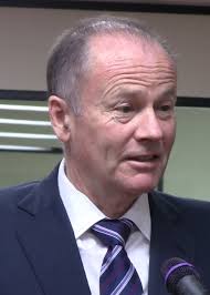 Lindsay Tanner's Instagram, Twitter & Facebook