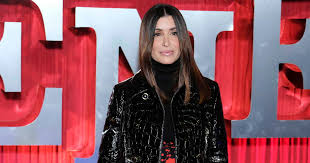 PHOTO Jenifer surprend totalement ses fans avec un look gothique lors de la  première de Tous en Scène 2 - Voici.fr