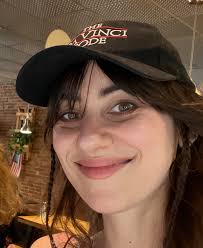 Frances Knapp's Instagram, Twitter & Facebook