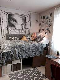 These essential oil room sprays from luxe are offered in three different blends to suit three different moods: 17 Dorm Room Decor Ideas For Your Freshman Dorm Room