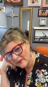 Kelli Wall's Instagram, Twitter & Facebook