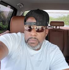 🚛A lowboy trailer carrying an oversized #Caterpillar crawler excavator  takes a turn... and its rear frame damages part of the sidewalk . . .  #AGAParts #AGATruckParts #caterpillarparts #machineryparts  #crawlerexcavators #catexcavators #truckparts #trucks #