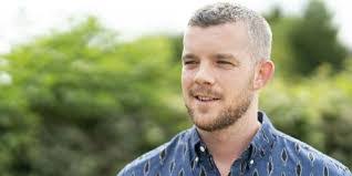 Robert Tovey's Instagram, Twitter & Facebook