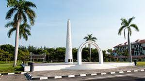 Terdapat berbagai macam bangunan kuno di pulau kecil ini. 10 Tempat Bersejarah Di Sabah Malaysia Paling Terkenal Alowisata