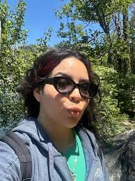 Happy Mother's Day to all the Queens 👸 🫶🏼🩷. If I can spoil all the moms  in the world 🌍 I would. I work hard to spoil the people I love or