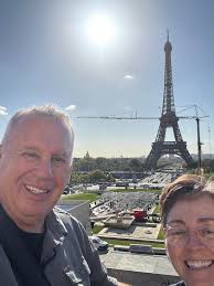 Can someone edit Eiffel Tower photo?