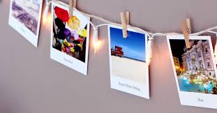 Fertig ist ein individuelles und edles kunstwerk, dass sich super in jedem wohnzimmer macht. 10 Diy Ideen Fur Ihre Polaroid Wanddekoration