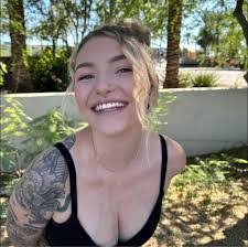 Shanelle Hill's Instagram, Twitter & Facebook