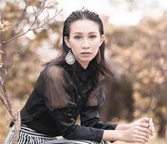 Lyrics for 勾手指尾 by 鐘一憲 feat. æ­£å¦¹æ­Œæ‰‹éº¥è²å¤·è¢«æ·«åª'ç›¸ä¸­åƒé£¯åƒ¹20è¬å–Šåˆ°200è¬ æ¯æ—¥é ­æ¢